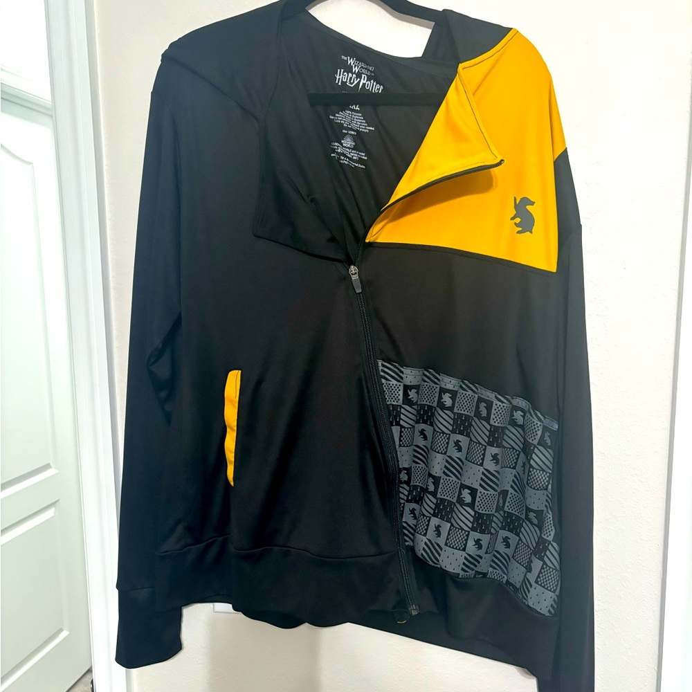 Universal Studios Authentic Wizarding World of Harry Potter Hufflepuff Jacket